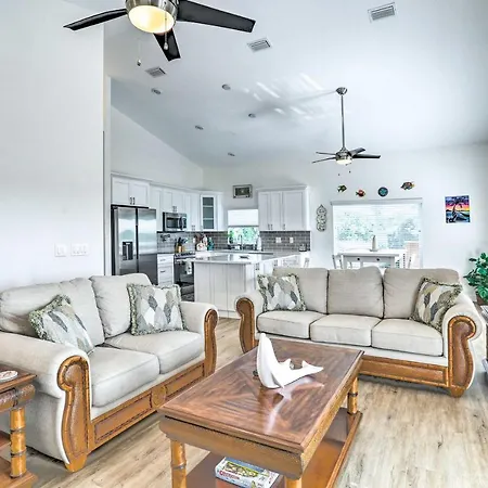 Family-Friendly Tampa Home < 3 Mi To Ocean!-2